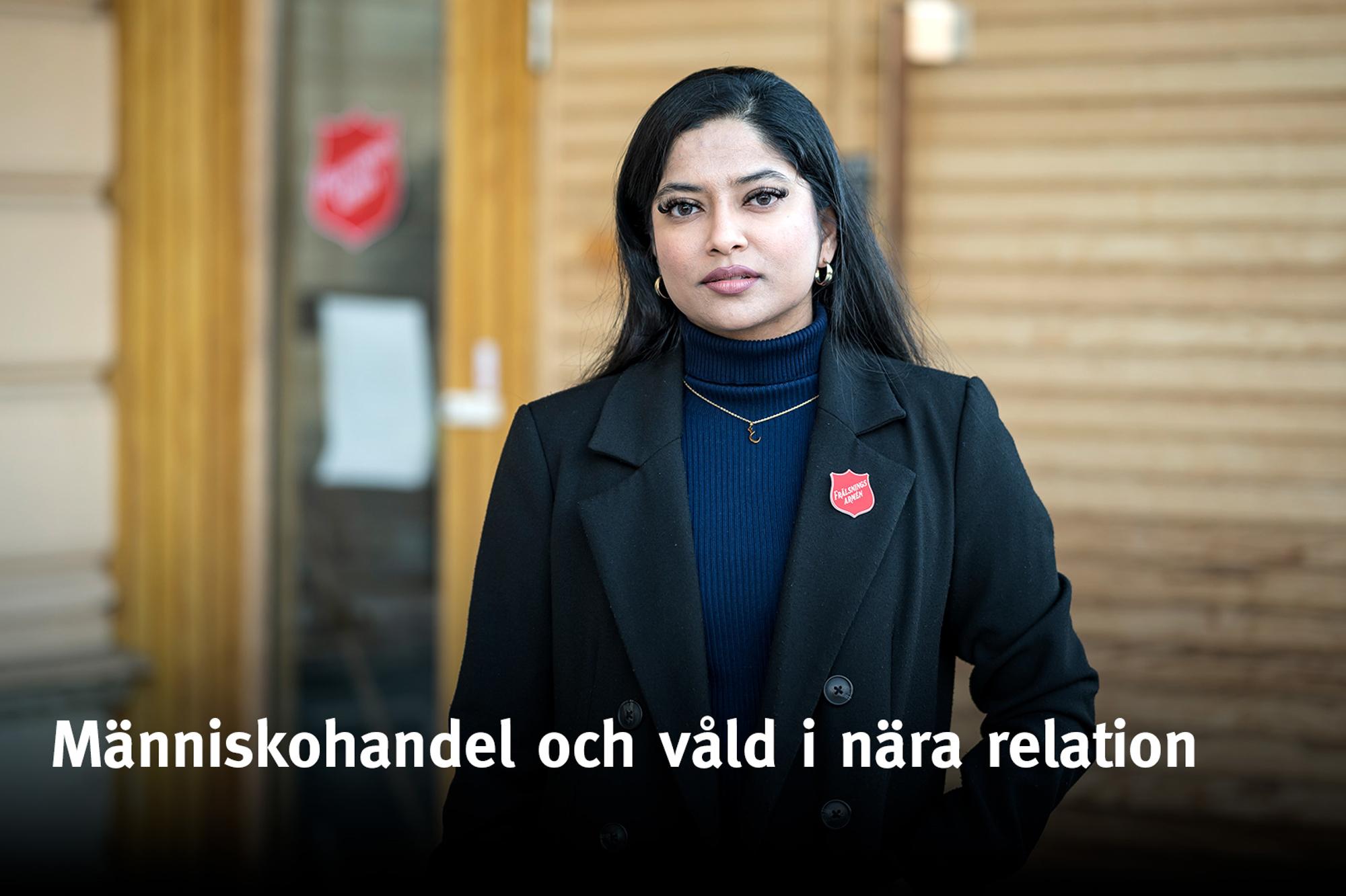 Porträttbild av en kvinna med Frälsningsarméns sköld på sin kappa. På bilden står det "Människohandel och våld i nära relation".