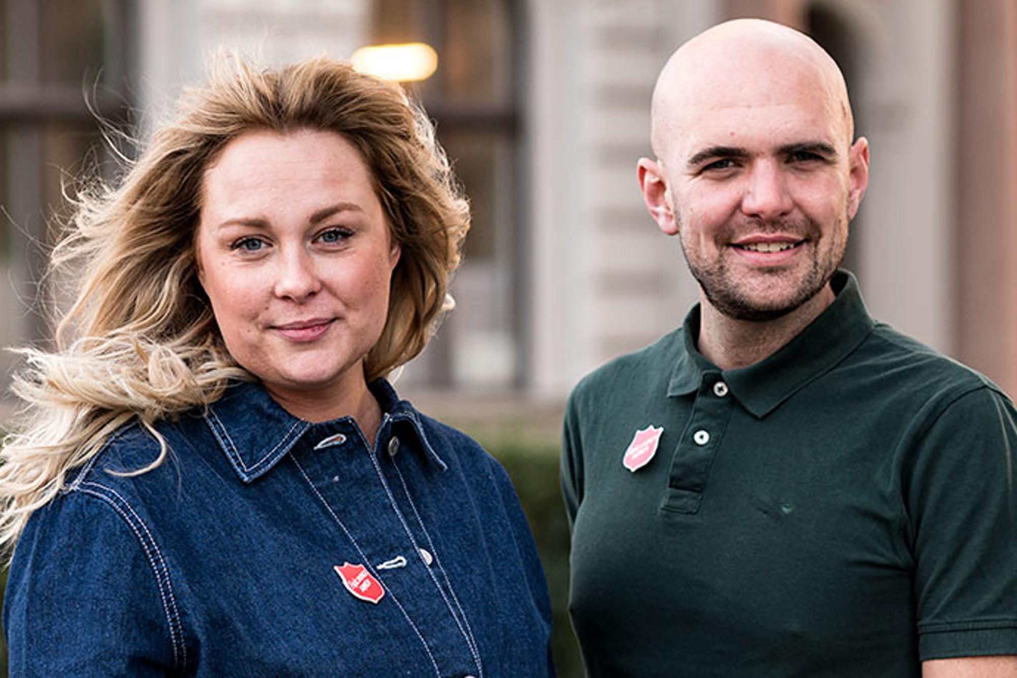 Johanna Lindhult och Christian Edlund som är ansvariga för projektet Starta om. De tittar in i kameran och ler.