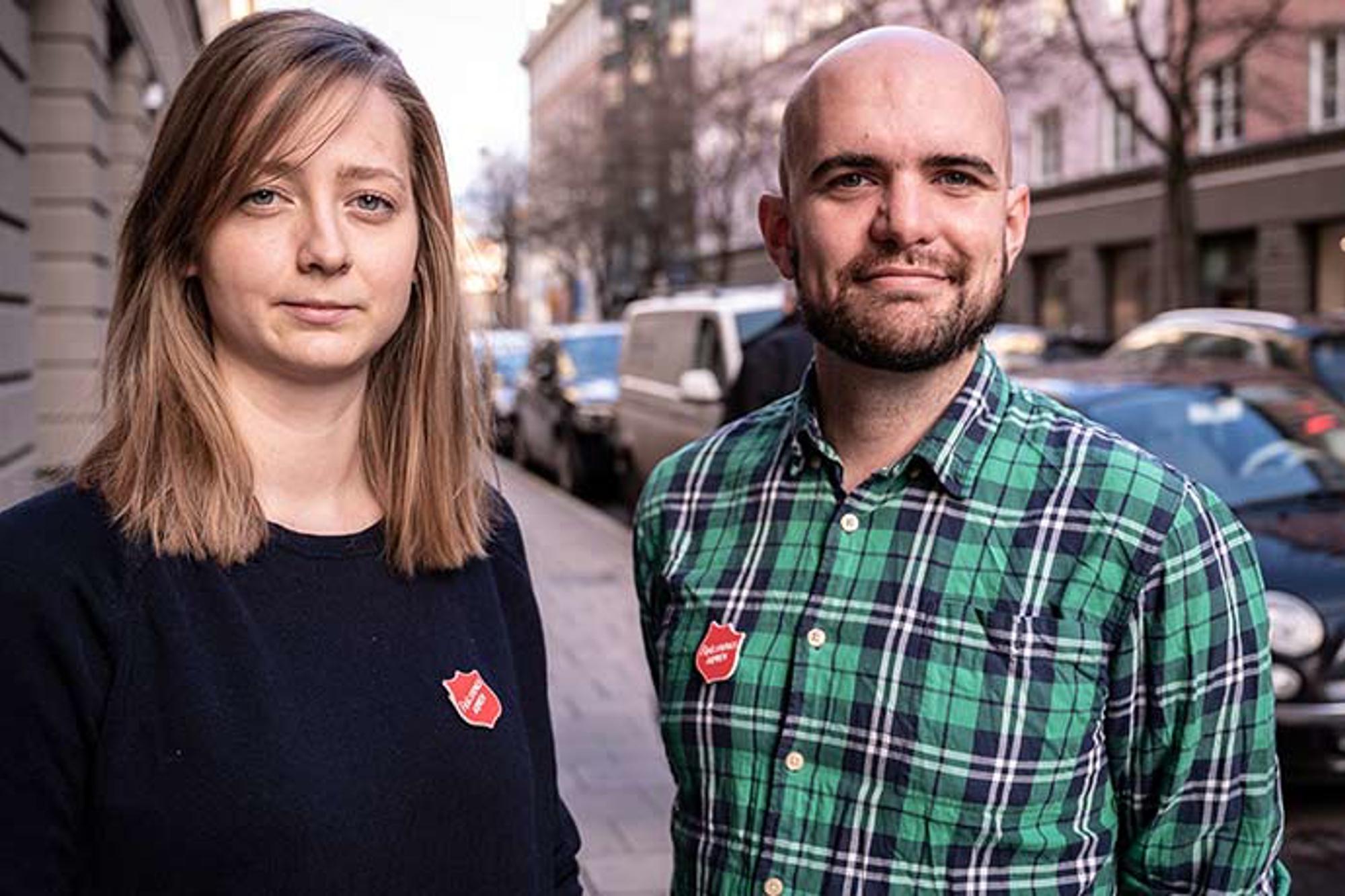 Lovisa Landälv och Christian Edlund, två av de ansvariga för "Starta om"-projektet, som tittar in i kameran och ler.